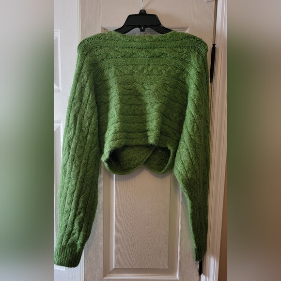 SOLD NWT 🥰 All Things Sweet Cable Knit Crossover Sweater. - Picture 4 of 9